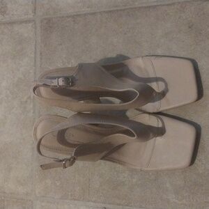 Olivia Ferragamo Between Toe Nude Heels Size 7 1/2